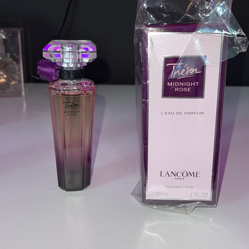 Tremor Midnight Rose perfume
